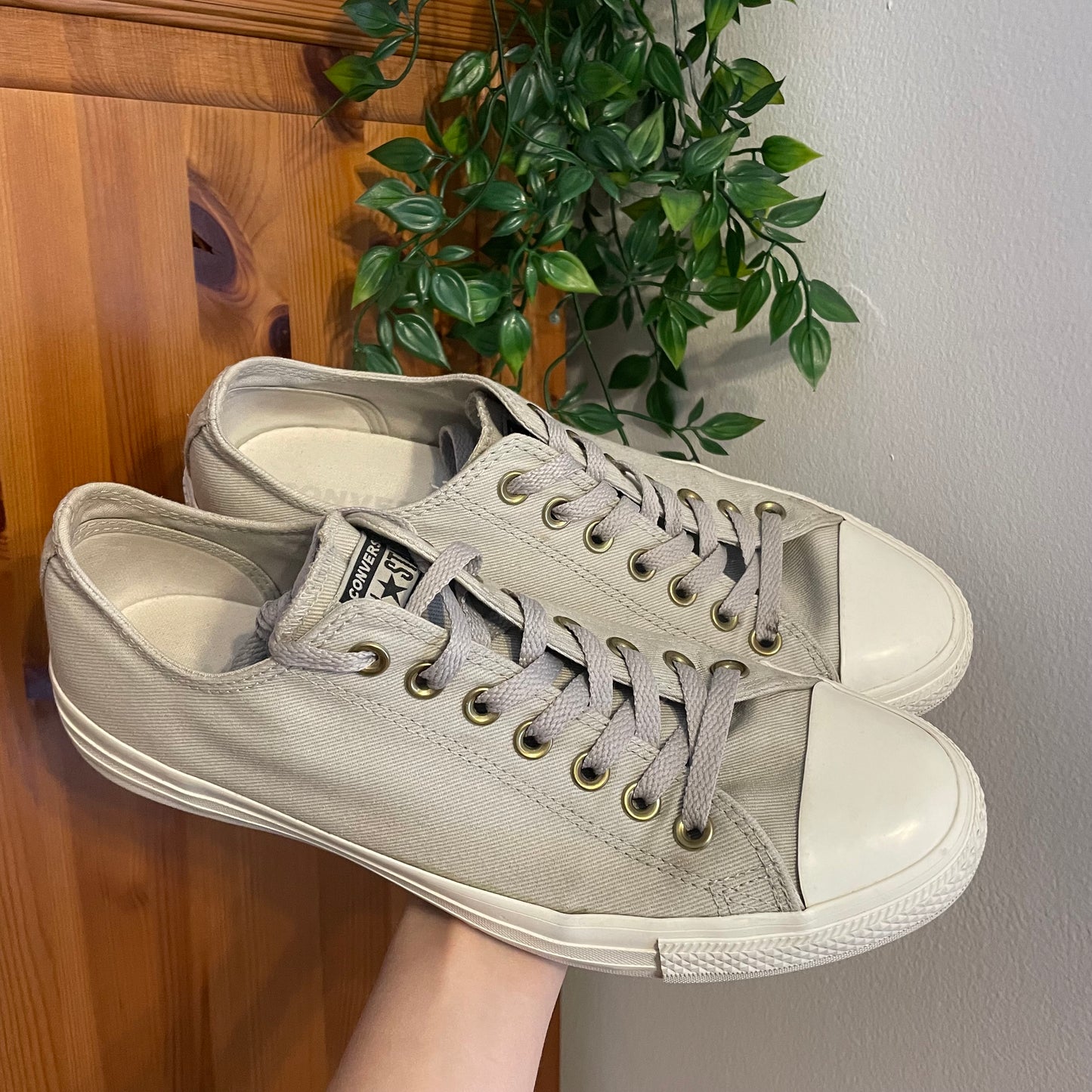 Mens beige converse
