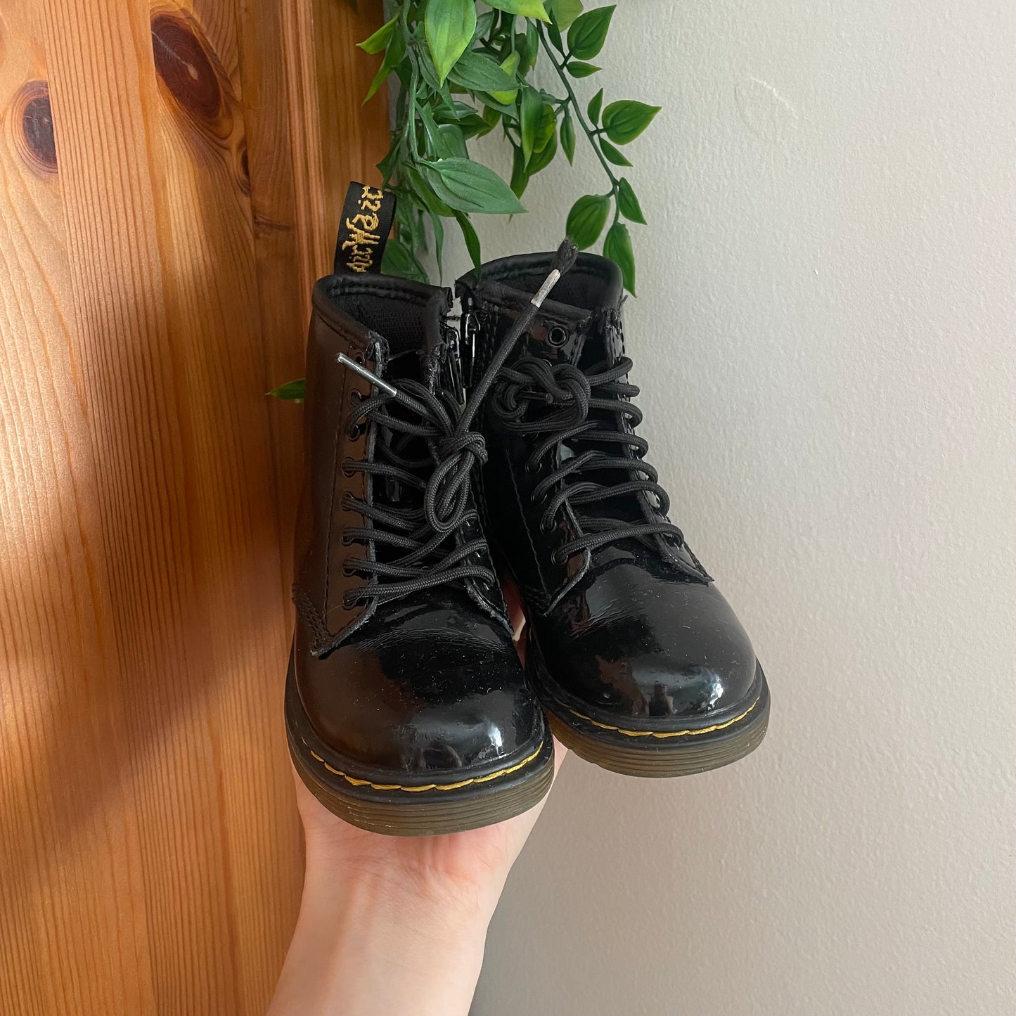 Kids patent Dr Marten Boots