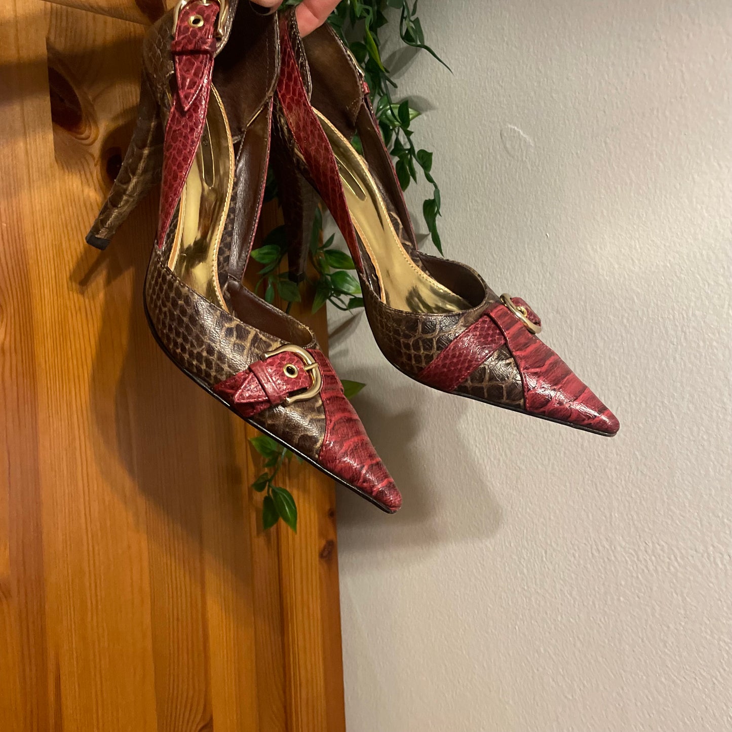 Crocodile Texture Pointed Heels