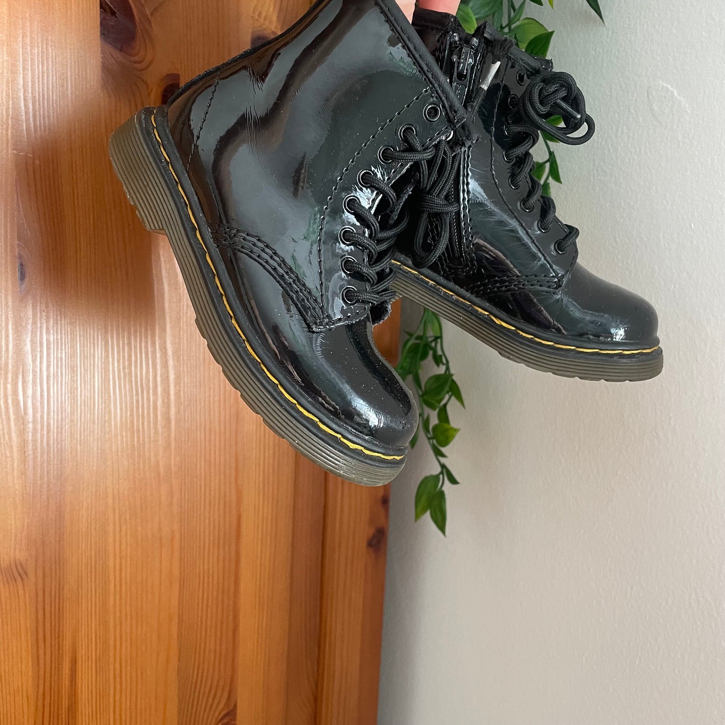 Kids patent Dr Marten Boots