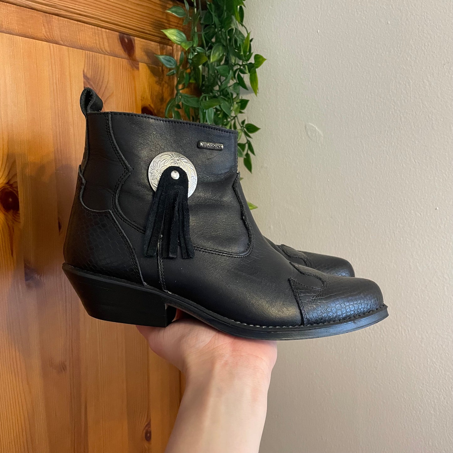 Wrangler Leather Ankle cowboy boots