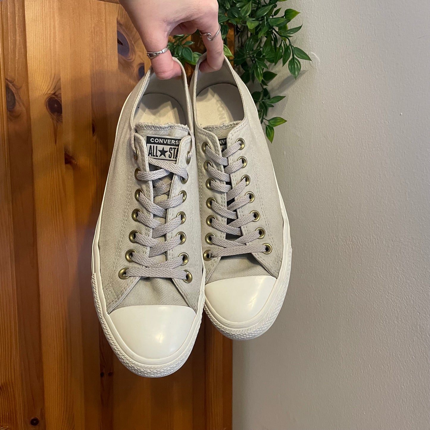 Mens beige converse
