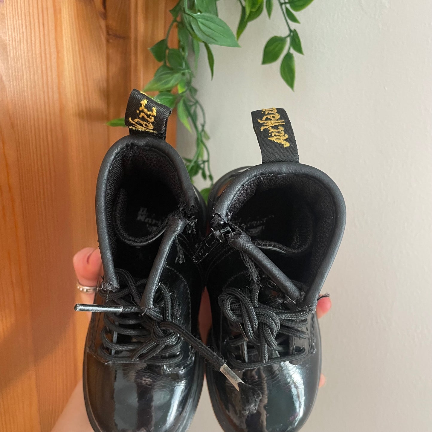 Kids patent Dr Marten Boots