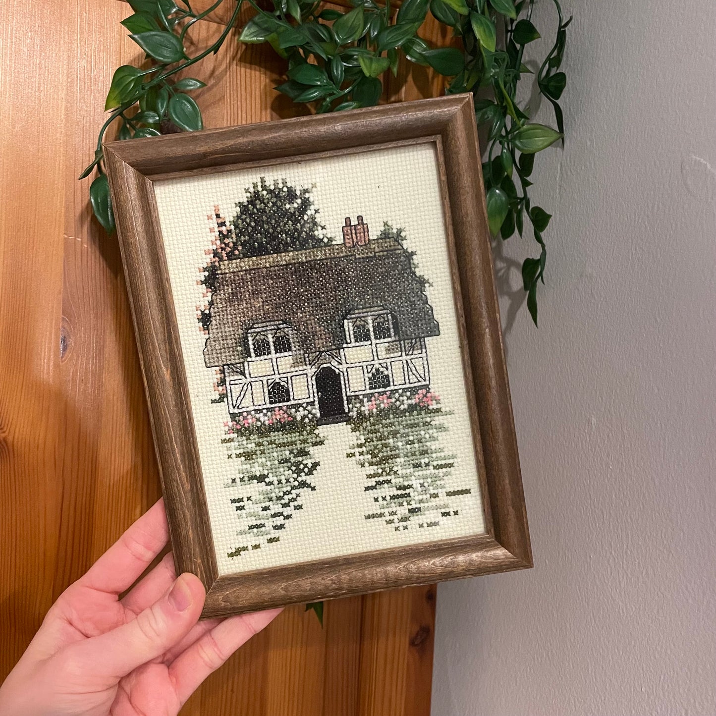 Small crochet house picture