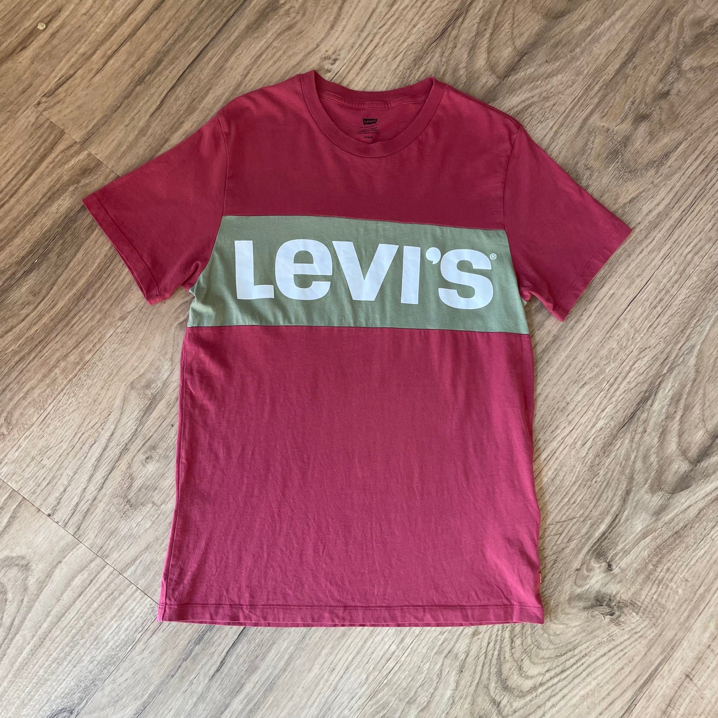 Levi’s T-shirt