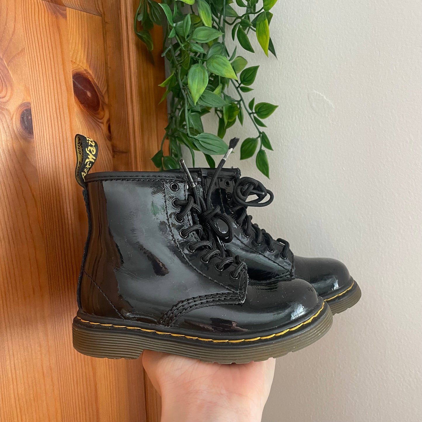 Kids patent Dr Marten Boots