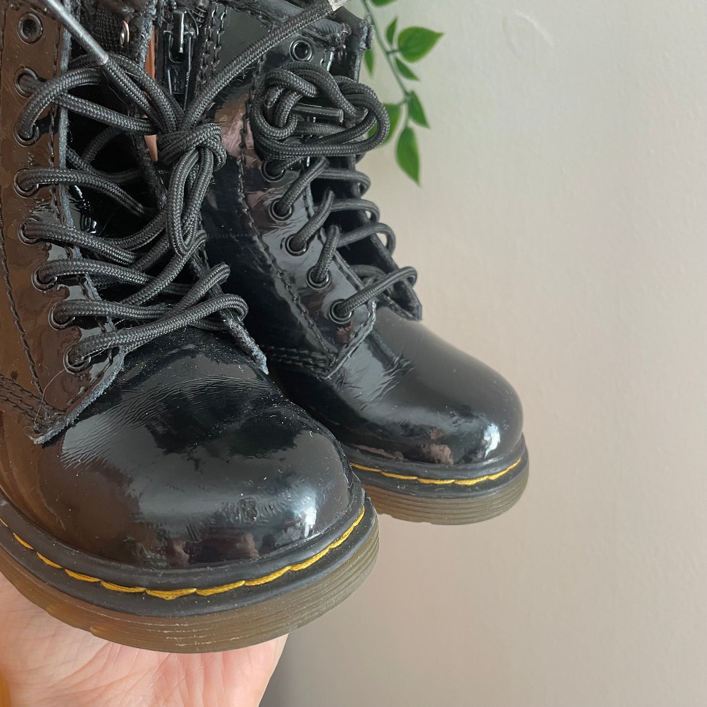 Kids patent Dr Marten Boots