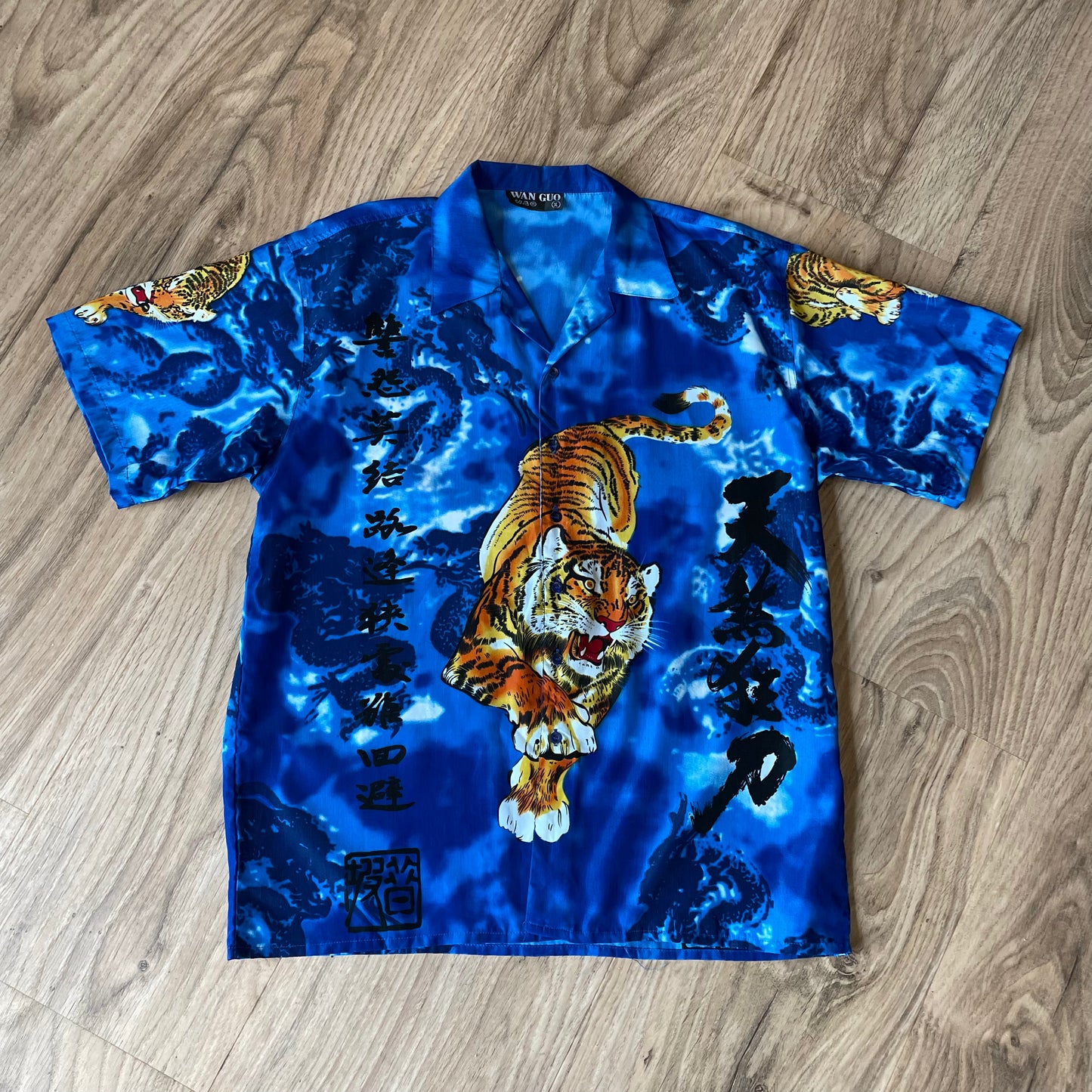 90s Graphic Tiger Shirt