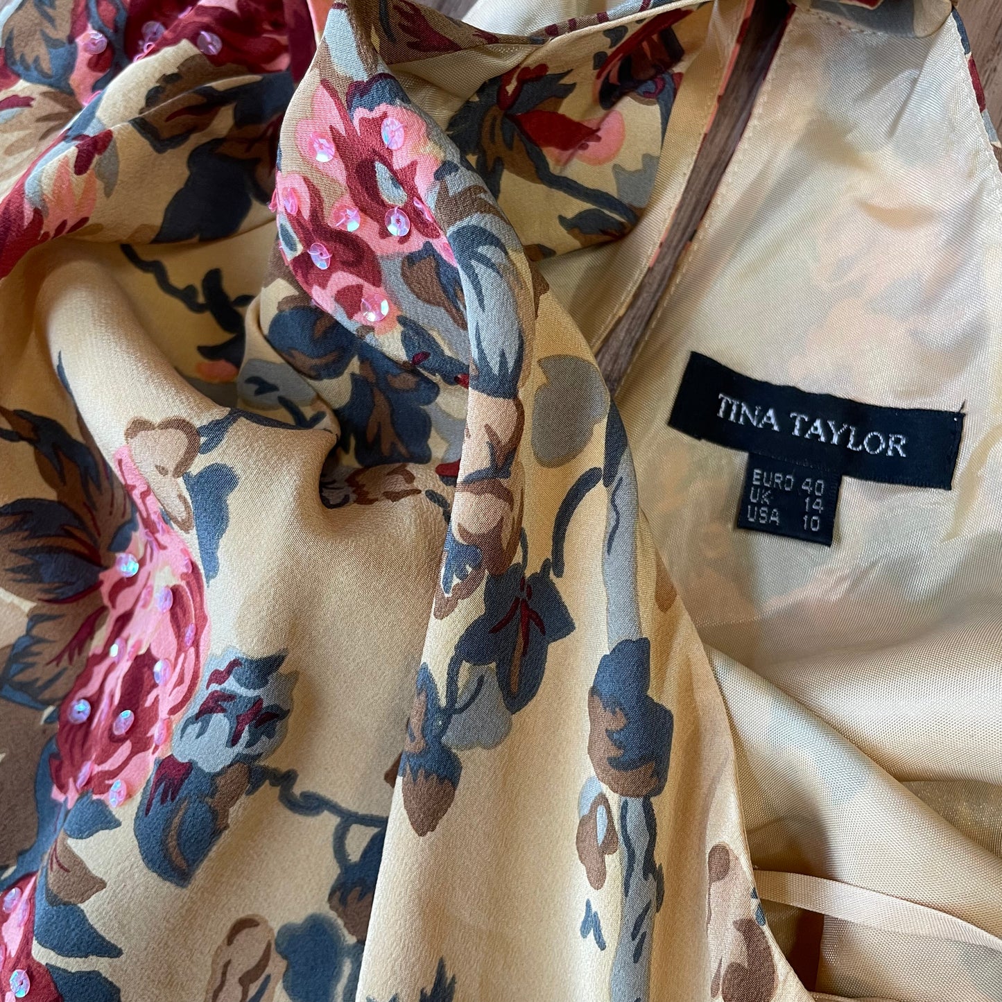 Floral halter-neck top