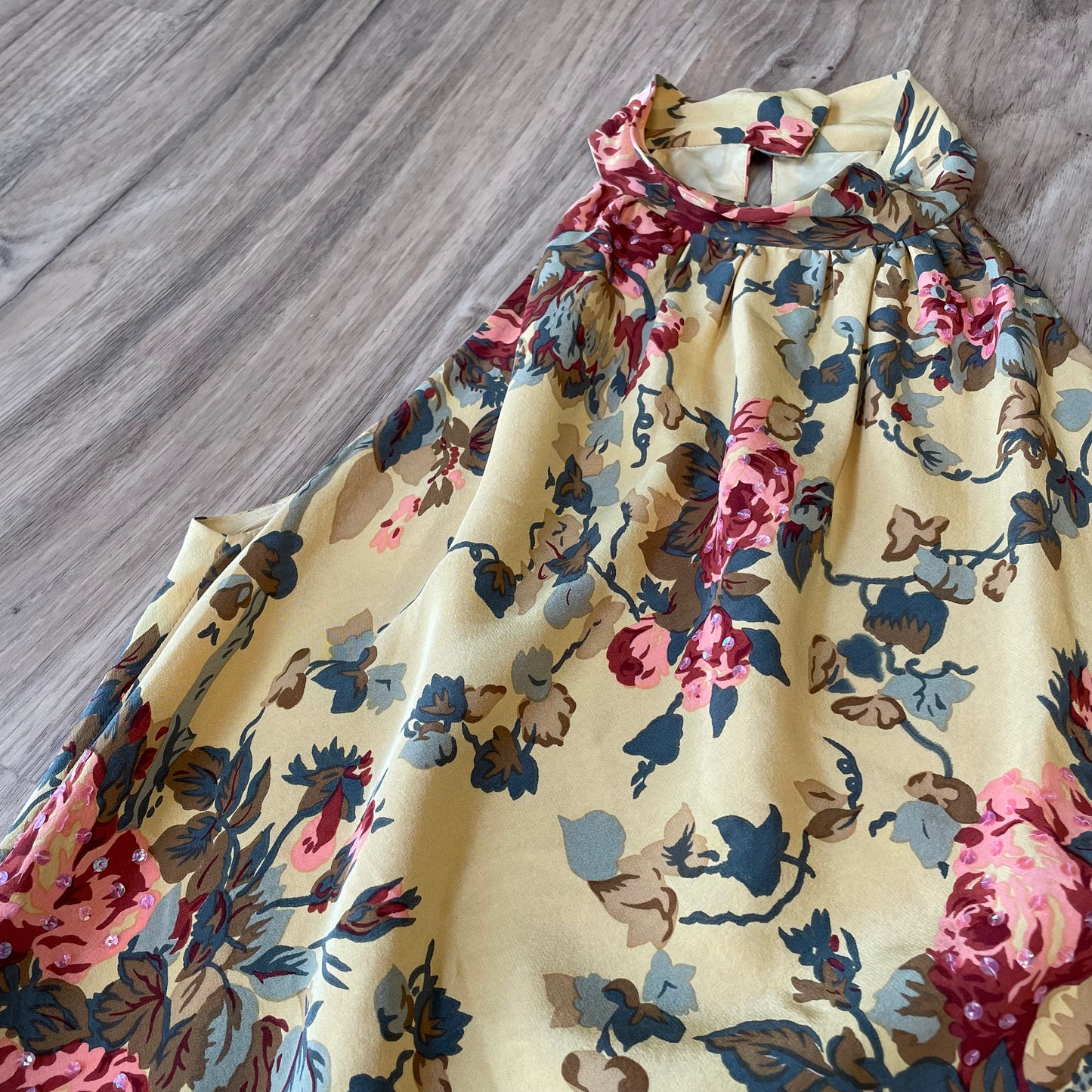 Floral halter-neck top