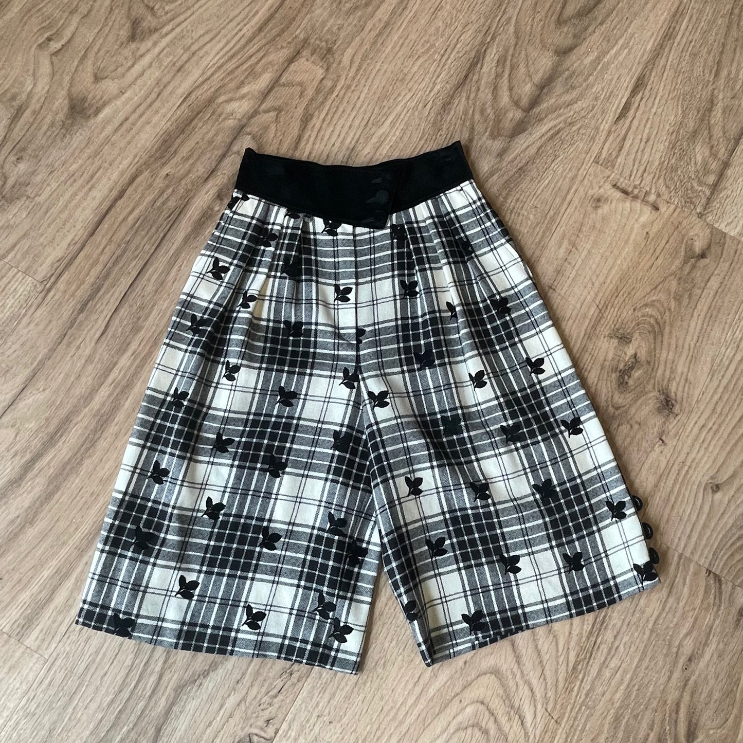 Wichelè Checked shorts