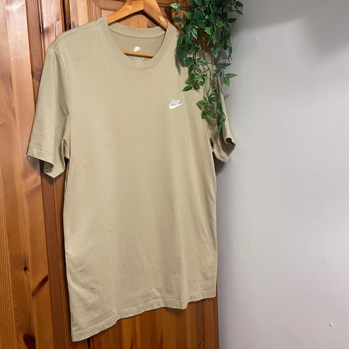 Beige Nike T-shirt