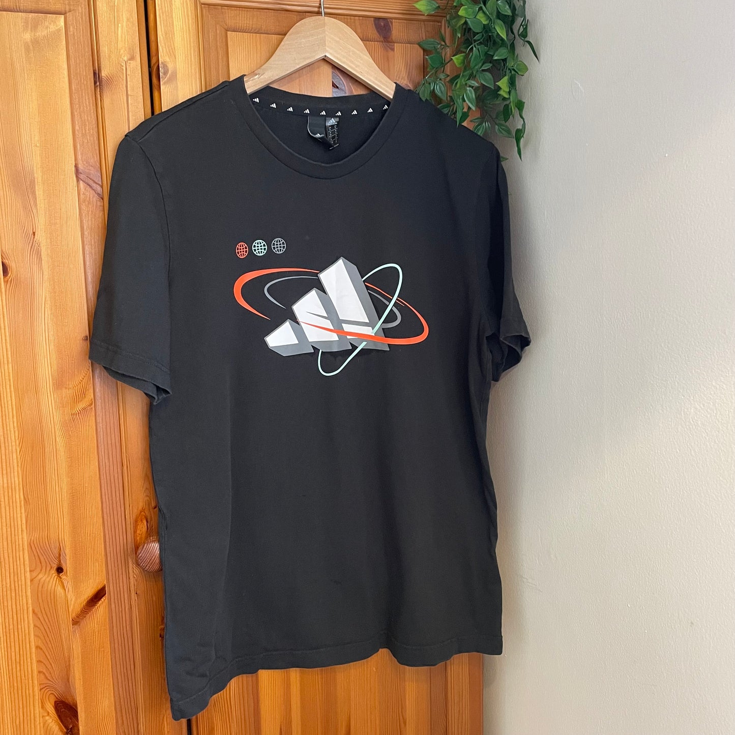 Adidas T-shirt